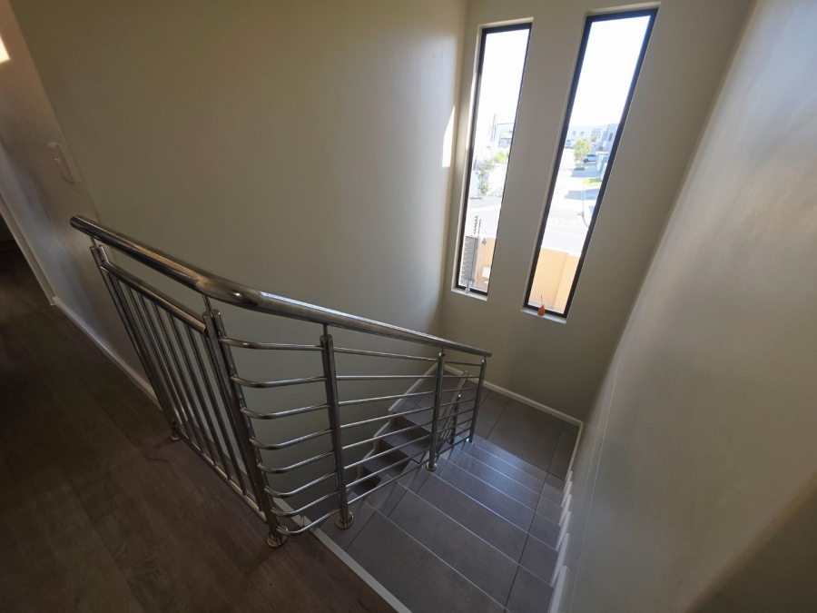 5 Bedroom Property for Sale in Sandown Western Cape